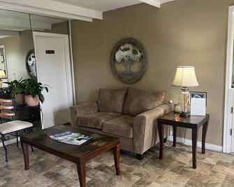 Towne inn - Sylacauga - Living room