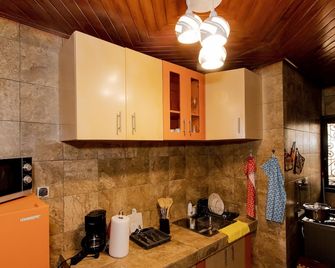 Le Clos D or - Appartements Meubles - Douala - Kitchen