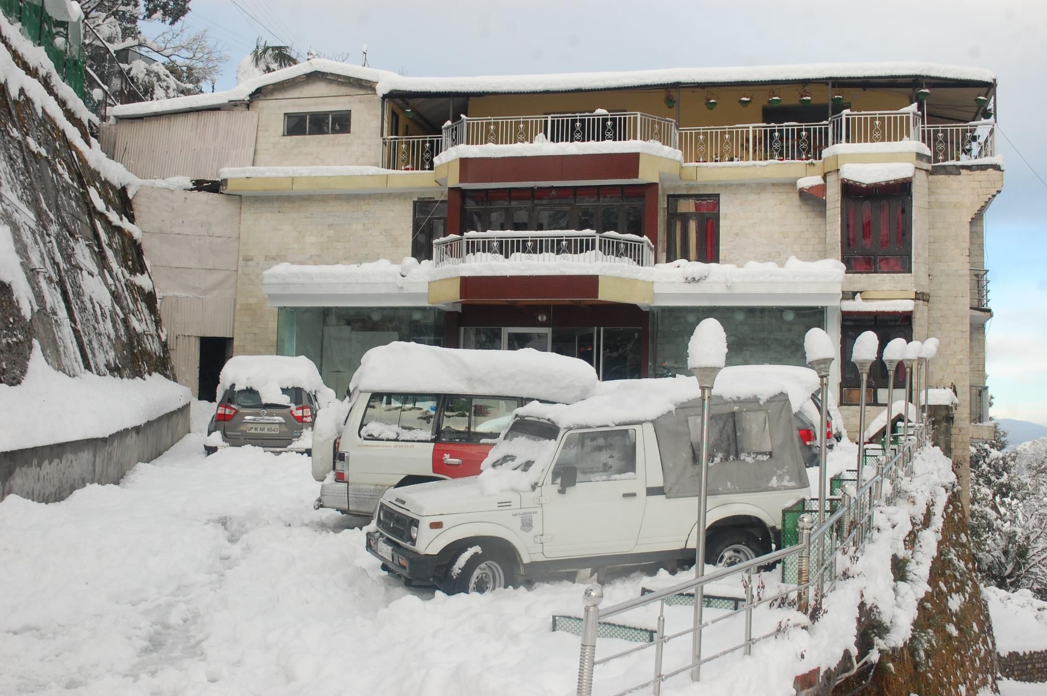 هوتل صن إن سنو في موسوري - موسوري - مبنى