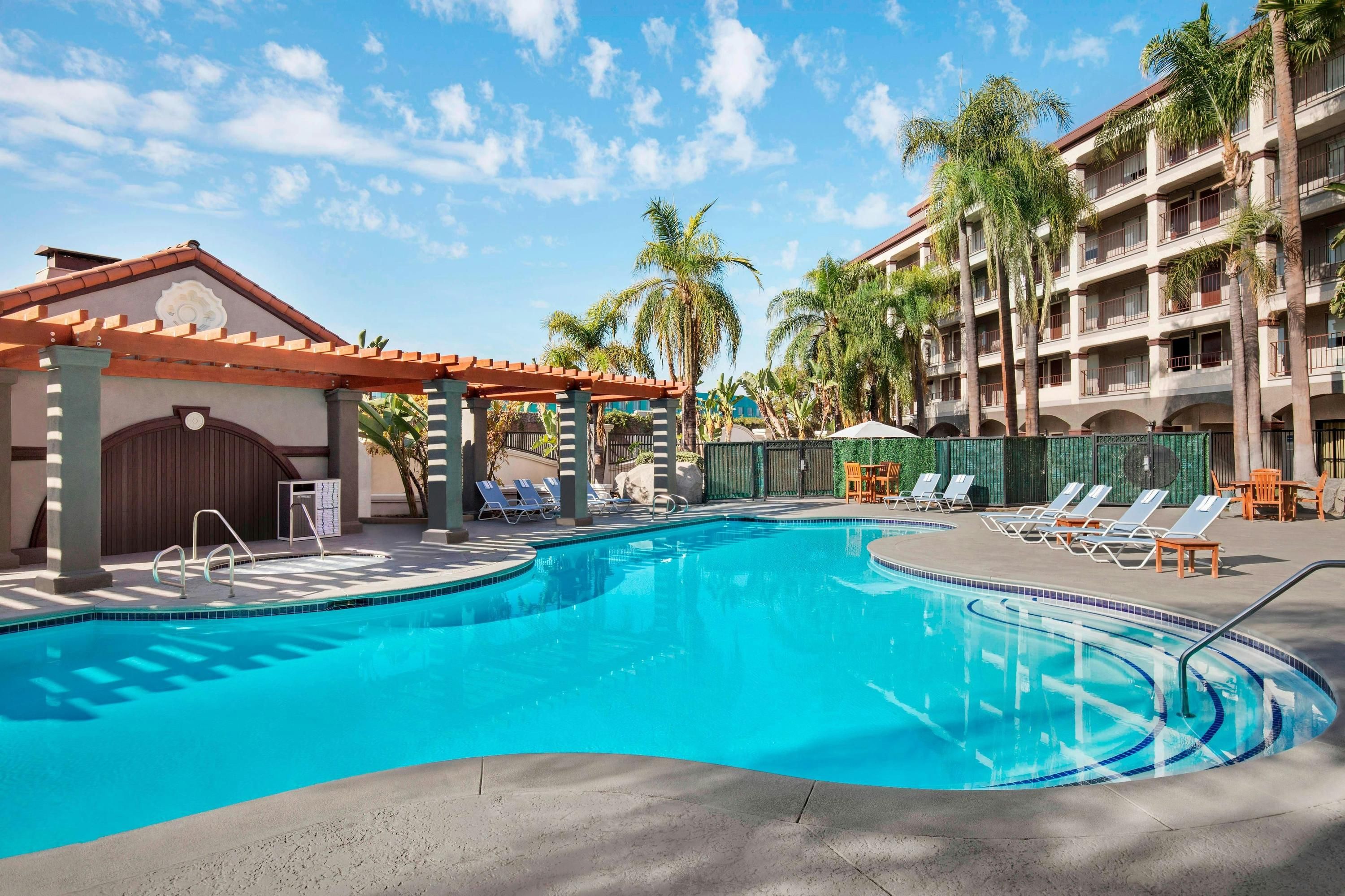 Four Points by Sheraton Anaheim thumbnail 3