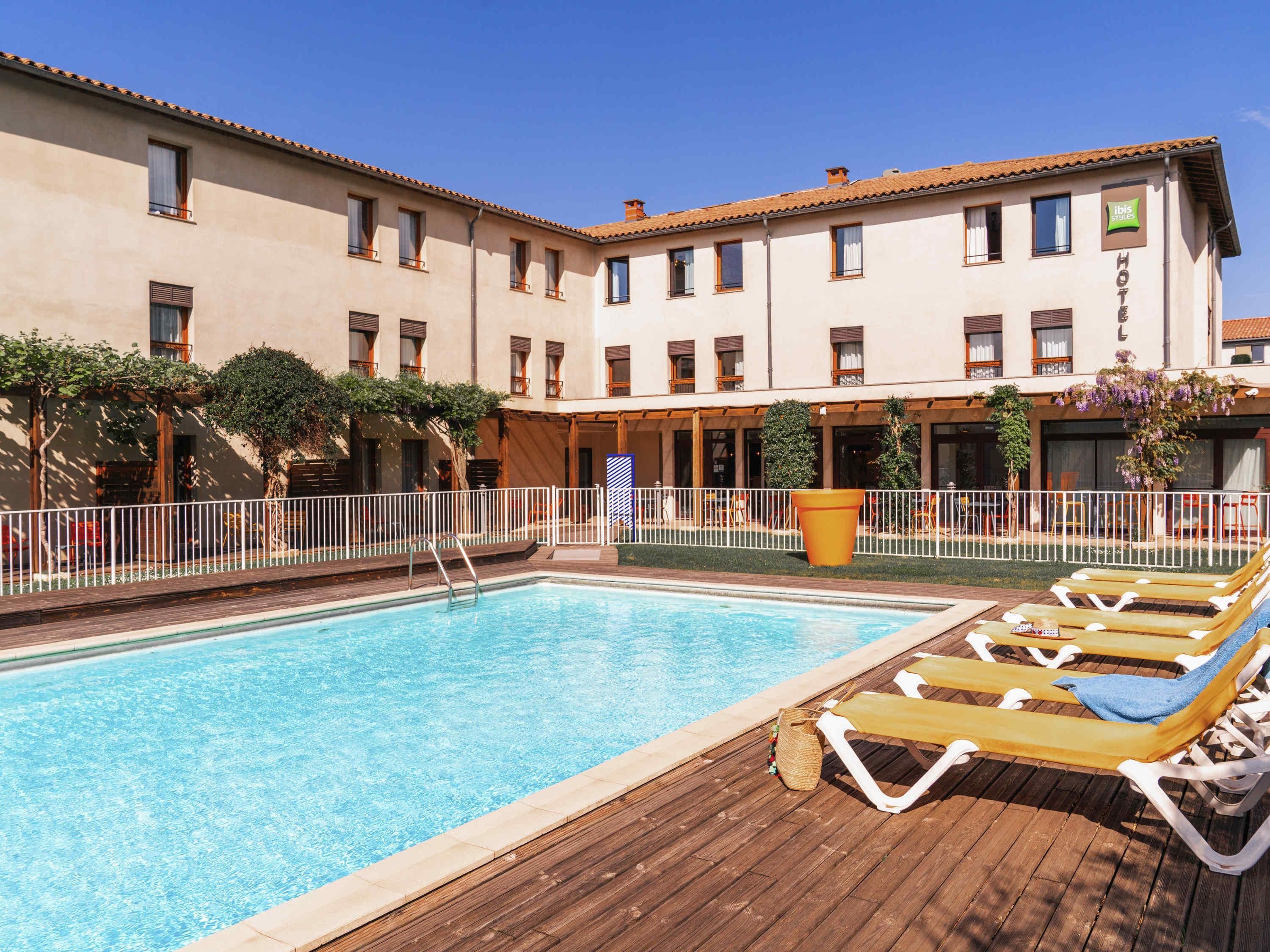 Ibis Styles Carcassonne La Cité - קרקסון - בריכה