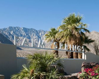 Updated modern condo w/ shared pool & mountain views - near downtown - بالم سبرينغس - شرفة