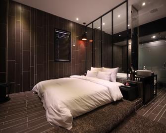 โรงแรมอัลมอนด์ สถานีพูซาน - ปูซาน - ห้องนอน