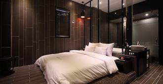 Hotel Almond Busan Station - Busan - Bedroom