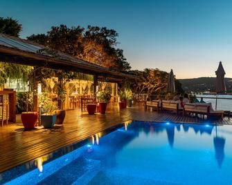 إينزوليتي بوتيك هوتل - بوزيوس - حوض السباحة