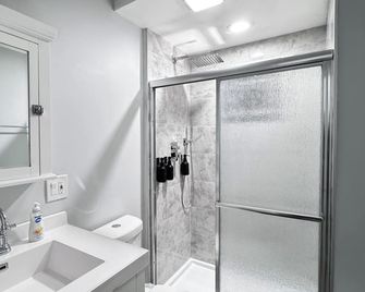 Convenient Stay Near Chicago Ohare Airpo - Des Plaines - Bathroom