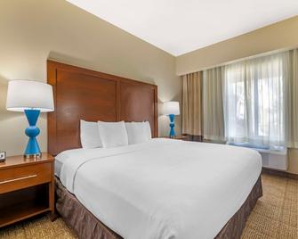 Comfort Suites Near Vancouver Mall - Vancouver - Bedroom