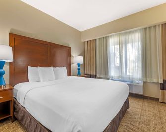 Comfort Suites Near Vancouver Mall - Vancouver - Bedroom