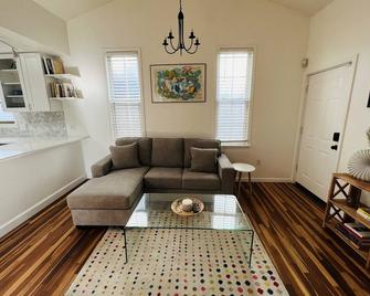 Cozy Home in Corktown! - Detroit