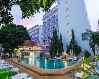 فندق زينغ - باتايا - حوض السباحة