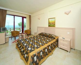 Grand Sahins Gumuldur Resort - Gümüldür Cumhuriyet - Schlafzimmer