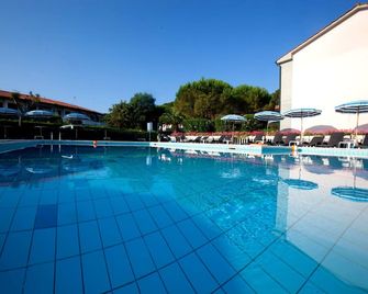 Oleandri Suite Hotel - Vada - Басейн