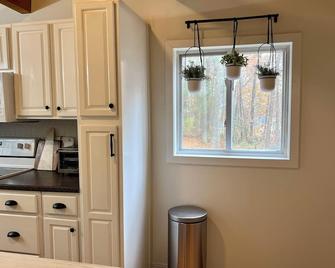 Brimfield Bungalow by the lake close to Sturbridge - Brimfield - Cocina