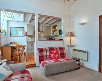 Finest Retreats - Rose Cottage, Kingsand - Plymouth - Living room