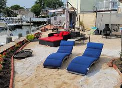 Waterfront Home magnificent view! - Seaford - Patio