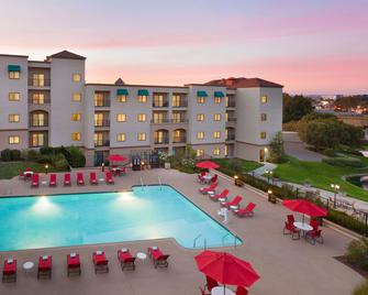 Embassy Suites by Hilton Temecula Valley Wine Country - Temecula - Zwembad