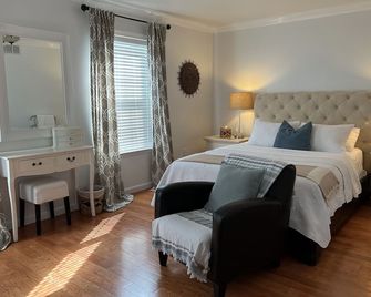 Cozy & Private Family Beach Home in Lake Como - Belmar - Bedroom