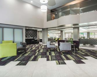 La Quinta Inn & Suites by Wyndham Clearwater South - Clearwater - Lobby