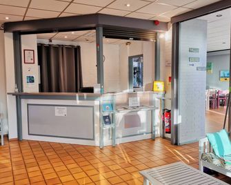 Auberge de Jeunesse HI Boulogne-sur-Mer - Boulogne-sur-Mer - Front desk