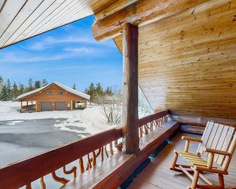 Custom Luxury Cabin with Private Hot Tub & Gourmet Kitchen - McCall - Balcony