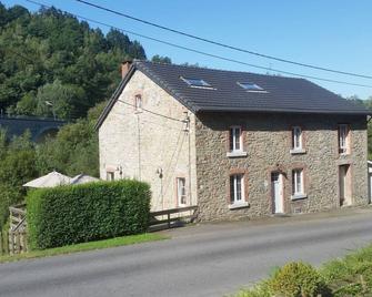 Cozy Holiday Home in Stoumont with Sauna and Jacuzzi - La Gleize - Gebäude
