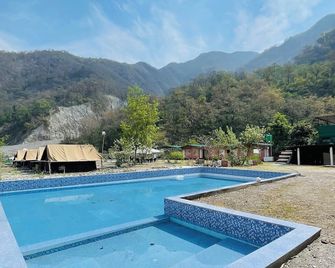 River Camp Cottages Rishikesh - Rishikesh - Piscina