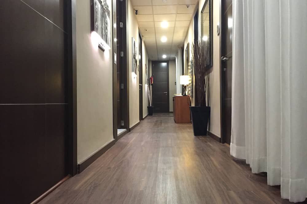 هوستال لاريوس