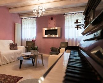 Lange - Castellinaldo - Wohnzimmer