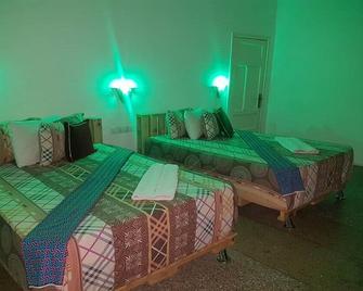 Nap Lodge is a home of hospitality and a private movie house with decent rooms. - Accra - Schlafzimmer