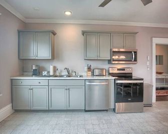 Suites on Seneca - Beautiful 1 Bedroom Apartment - Harrisburg - Kitchen