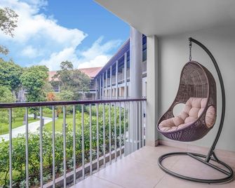 Gateway Coorg - מדיקרי - מרפסת