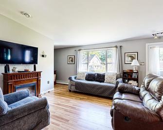 North Star - Georgetown - Living room