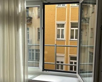 Hotel Erzherzog Rainer - Vienna - Balcony