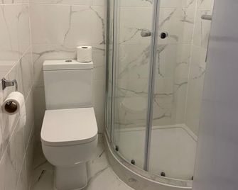 Abbey Lodge Hotel - London - Bathroom