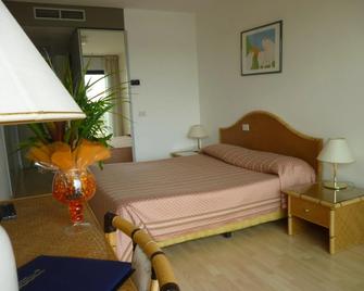 Hotel Marina Uno - Lignano Sabbiadoro - Slaapkamer