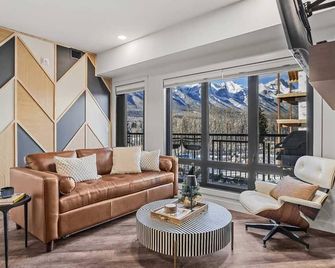 New Luxury 3 bedroom - Canmore - Lounge