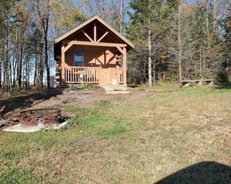 Rustic Cabin In The Woods, 5 Min To Rochester - Rochester - Outdoors view