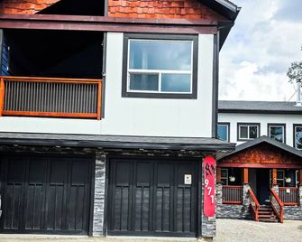 Copper Rose Retreat B&B - Invermere - Building