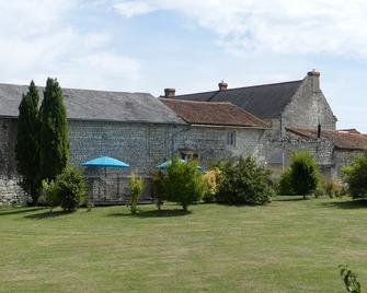 Échappée Belle - gîte with private pool near Chinon - Lerné - Edificio