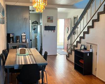 Quiet Beautiful Beach Condo steps to beach, We are the best deal! - Port Hueneme - Dining room