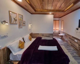 Divine Home stay - Dhanaulti - Bedroom