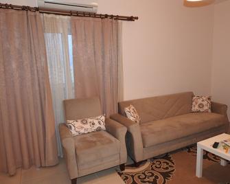 Aylin Apartment - Famagusta - Living room