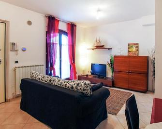 Amazing Home In Porto Recanati - Porto Recanati - Wohnzimmer