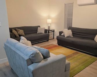 Comfortable Home next to Eastern Arizona College in Thatcher - Thatcher - Sala de estar