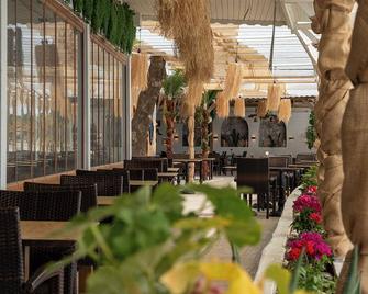 Kervan Tatil Köyü - Altinoluk - Terasa