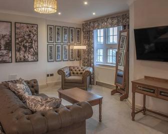 De Vere Cranage Estate - Crewe - Living room