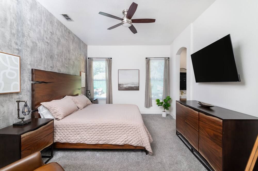 Stunning Hidden Haven w/Pool! Casa Industrial - Elk Grove - Bedroom