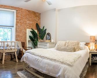 Newly Restored Historic Home - Granger - Bedroom
