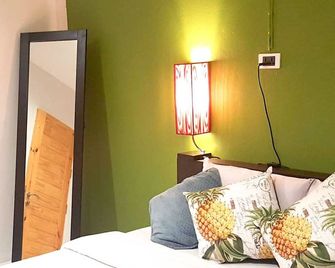 The Color Express Hotel - Nakhon Si Tammarat - Schlafzimmer
