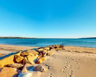 Swift Beach House - Wareham - Beach